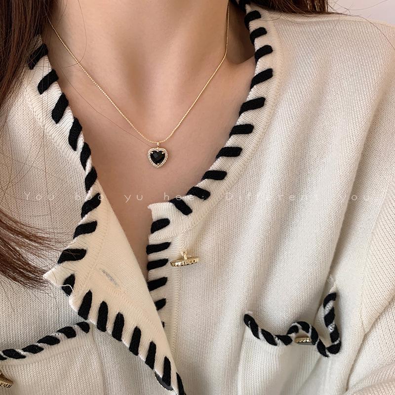 Elegant Black Heart Necklace for Women - French Retro Design Clavicle Chain