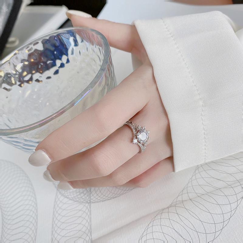 Crown Moissanite Ring for Women: 1 Carat Silver, Rhodium-Plated PT950 White Gold, S925, Non-Fading.