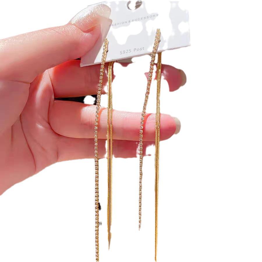Elegant Retro-Style Snake Bone Chain Tassel Earrings for Women