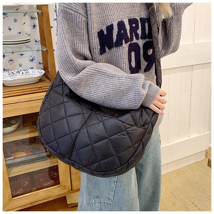 Autumn and Winter Cotton Clothes Rhombus Bag, the Trend of Large Capacity Shows Advanced.