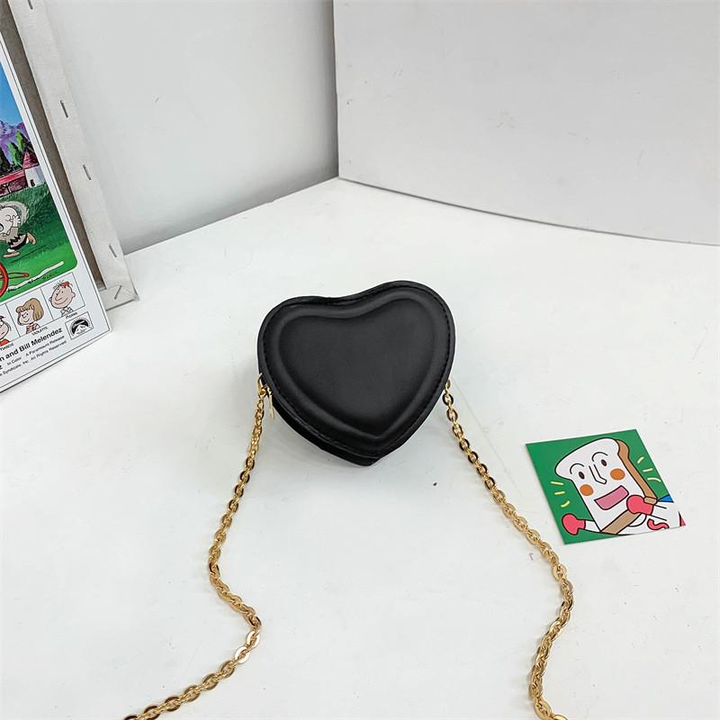 Stylish Mini Heart Shaped Crossbody Bag For Girls In Trendy Colors And Designs чёрный