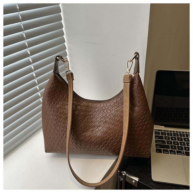 Retro Popular Fashion Woven Pattern Commuter Dumpling Bag 2025 New Portable Large Capacity Simple Niche Armpit Bag