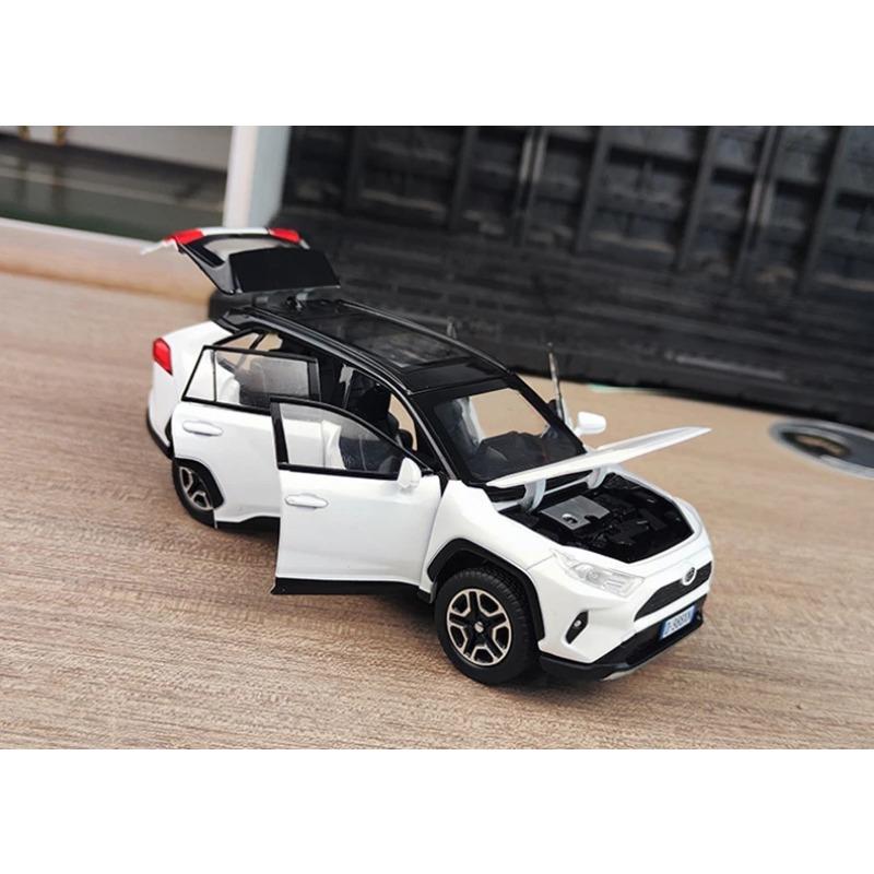 1/32 Toyota RAV4 SUV Alloy Car Model Diecast Metal Toy Vehicles Car Model High Simulation Sound and Light Collection Childrens Toy Gift