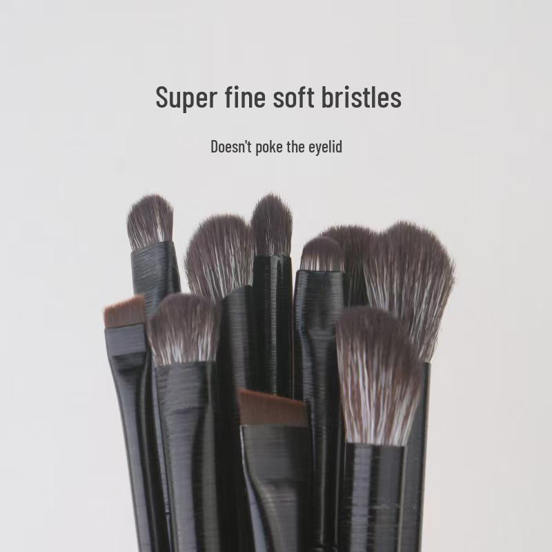 Black Brushed Eyeshadow & Eyeliner Makeup Brush for Highlighting & Detailing