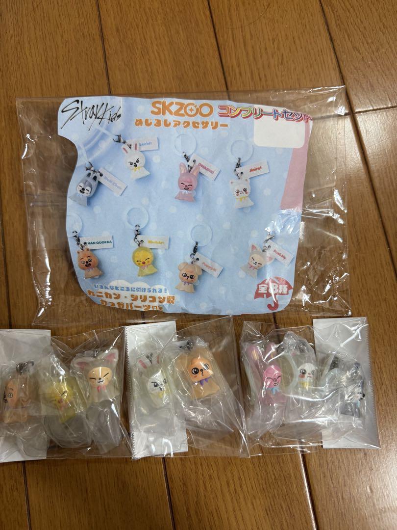 

[Б/У] SKZOO Гача Значки-аксессуары - Полный набор из 8 штук