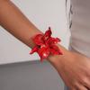 Náramek s červeným květem, velký květinový prsten na ruku, luxusní přehnaný květinový náramek na párty