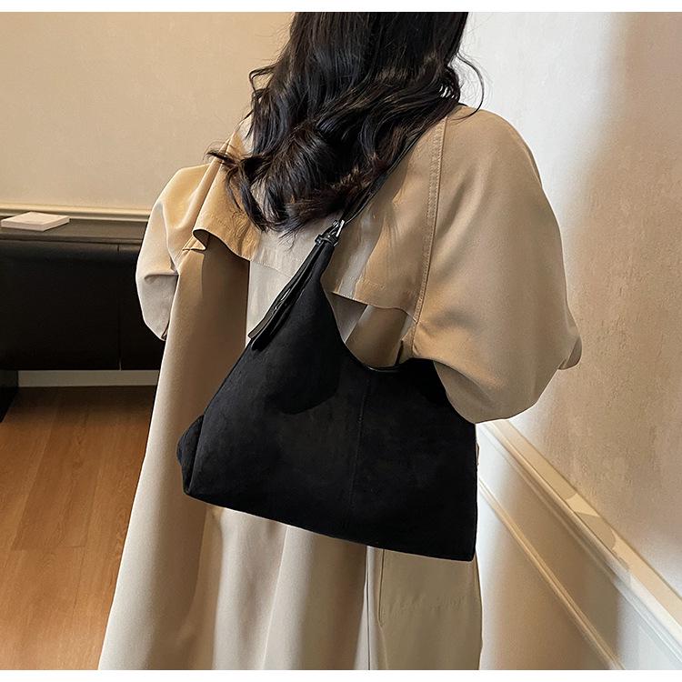 Elegant Suede Retro One-Shoulder Tote: Versatile, Large-Capacity Crossbody for Casual Commutes