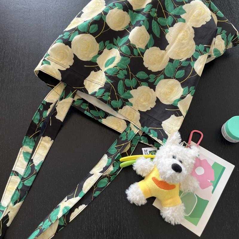 

Retro Elegant White Rose Printed Shoulder Bag Lazy Vacation Niche Design Canvas Light Cotton Floral No puppy pendant