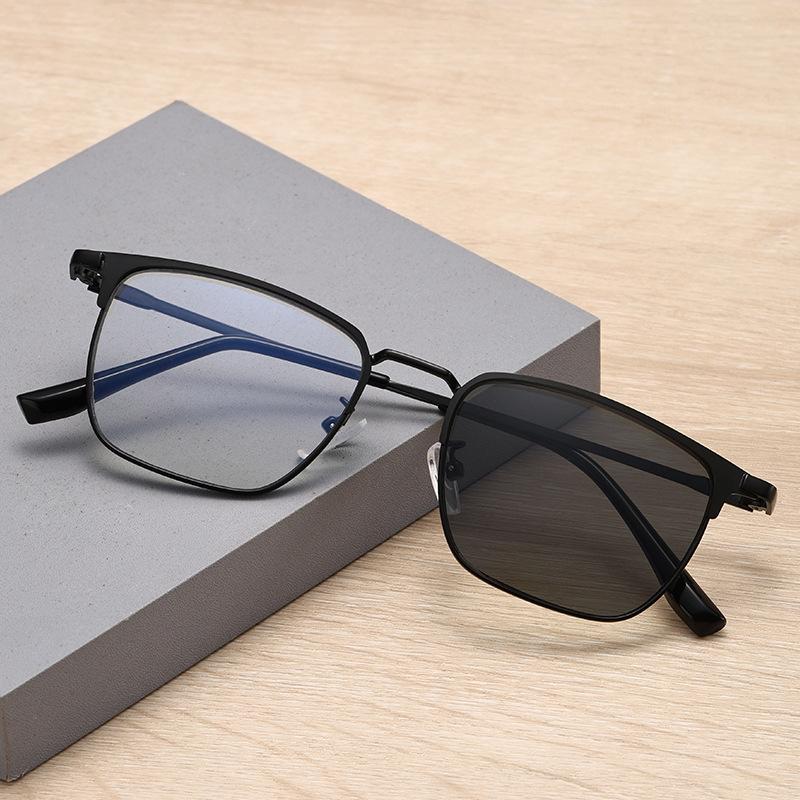 

Classic Square Photochromic Reading Glasses Alloy Transition Presbyopia Eyewear Blue Light Protection Men‘s Prescription Glasses Original Lenses 0