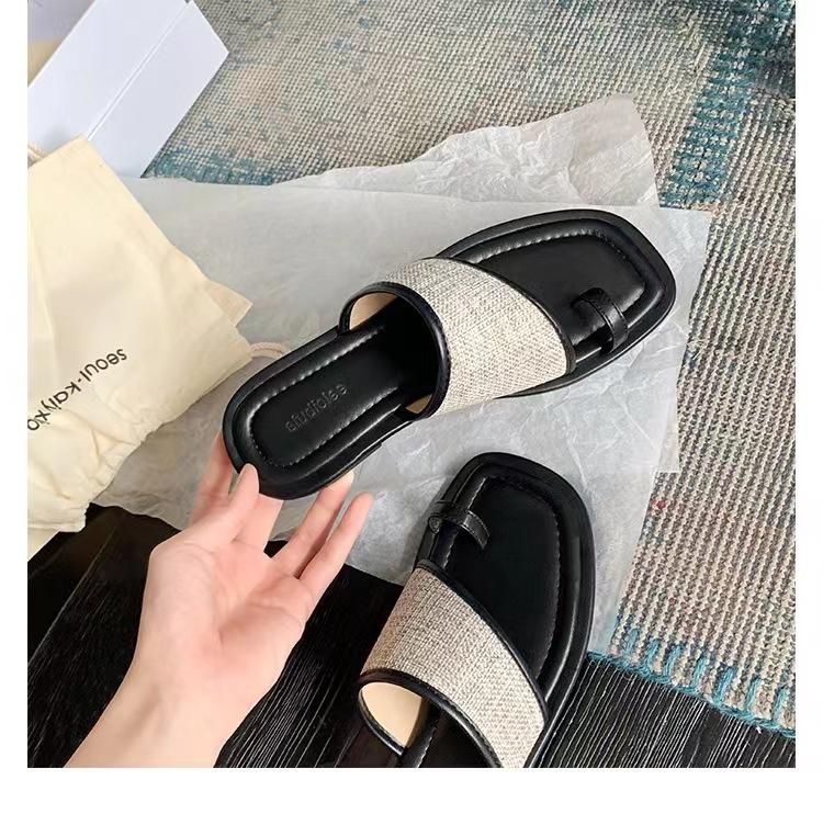 Spot second hair square head toe flat bottom slippers women's outer wear straw splicing small fragrant sandals 2025 summer new