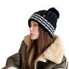 Niedliche Wollbommel schwarz-weiß gestreifte Strickmütze Damen Winter Herbst und Winter neu thermisch Ohrenschutz Wollmütze Tide