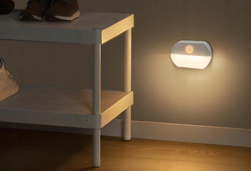 LED lamp with motion and twilight sensor, battery-operated, cold wardrobe lamp
