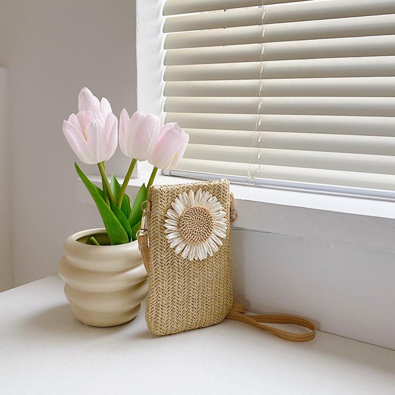 Straw fashion small bag women's 2025 summer new foreign style leisure bag woven shoulder messenger bag mobile phone bag tide
