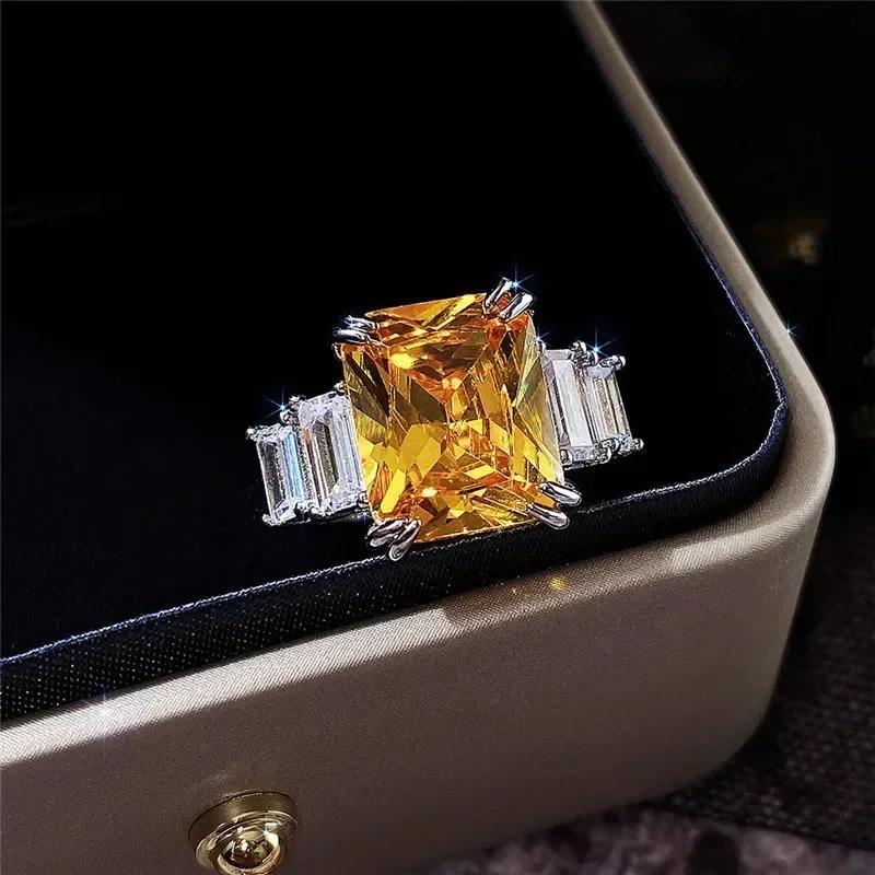 Nuovo Anello da Donna Hyperbole per Festa Cocktail Con Enorme Zircone Cubico Azzurro Montatura a Griffa Regalo di San Valentino per Moglie