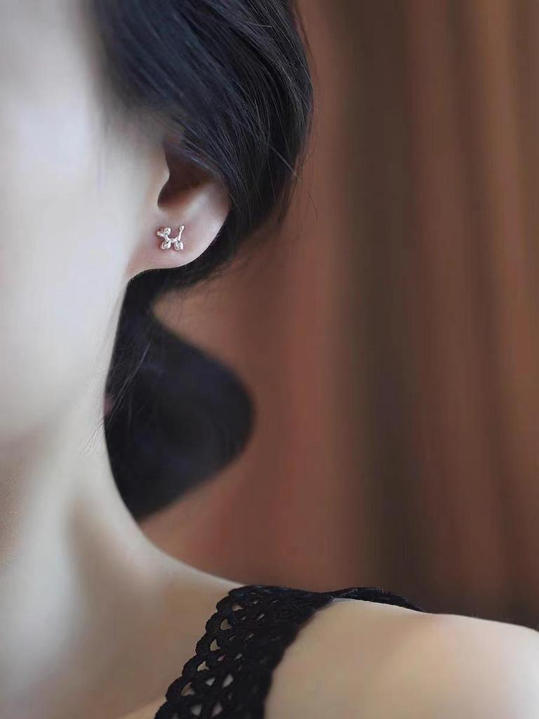 Beixi Silver s925 Balloon Dog Ear Studs - Simple, Unique Puppy Cartilage Jewelry