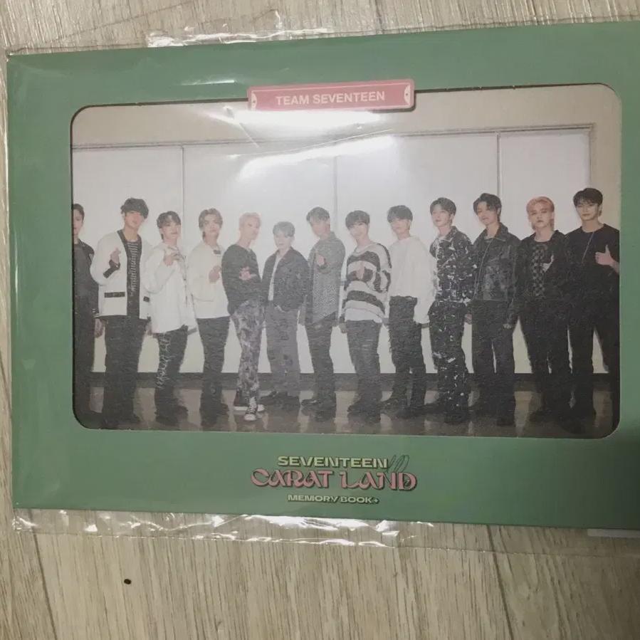 

Seventeen Caratland Memory Book Simple Opening