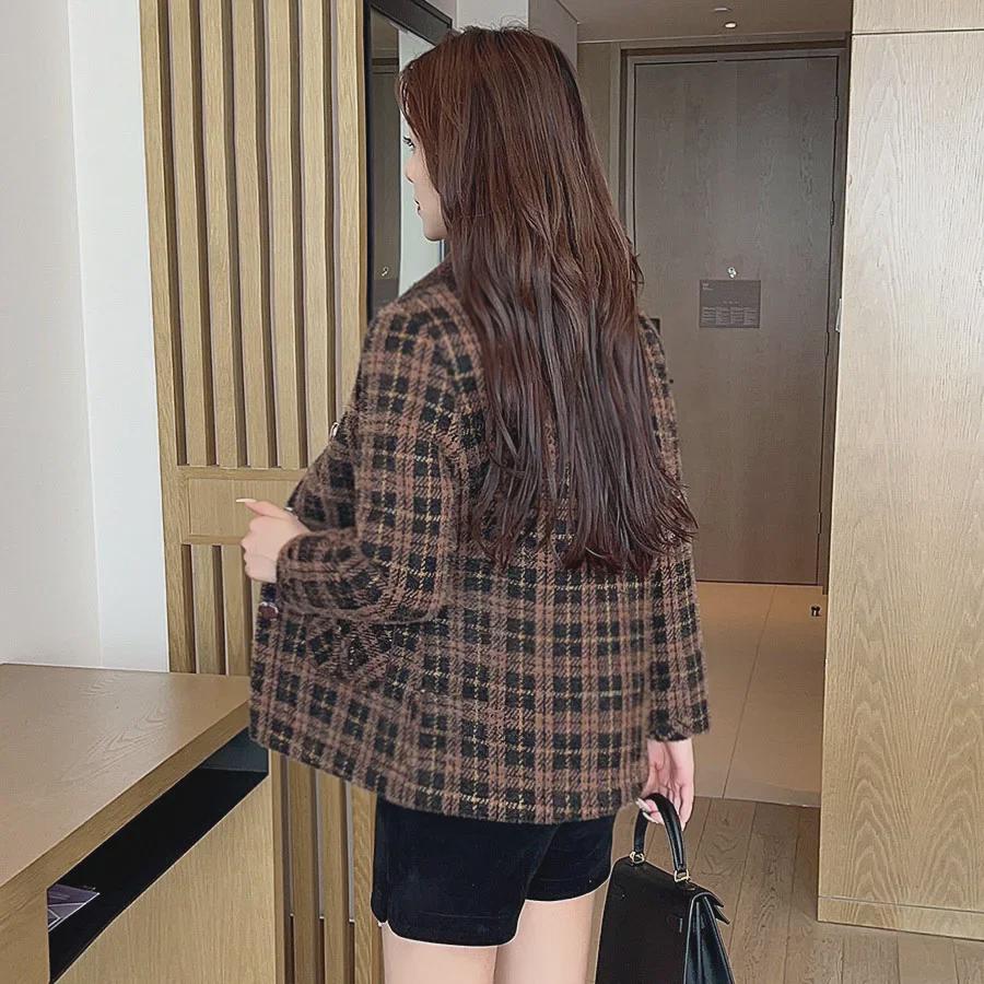 Autumn/Winter 2023 Fashionable Plaid Coat for Middle-aged & Elderly Women