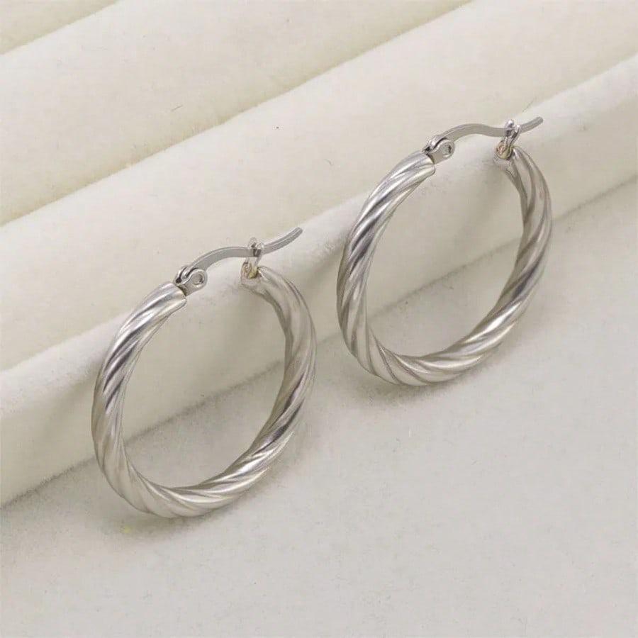 1pair simple round hoop earrings designed for women, the versatile everyday essential to enhance any minimalist look.