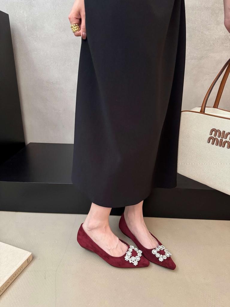 2025 New Pointed Flat-soled Single Shoes Women's Rhinestone Square Buckle Shallow Mouth Ladyshoes Versatile Commuter Professional Work Shoes Ladyshoes