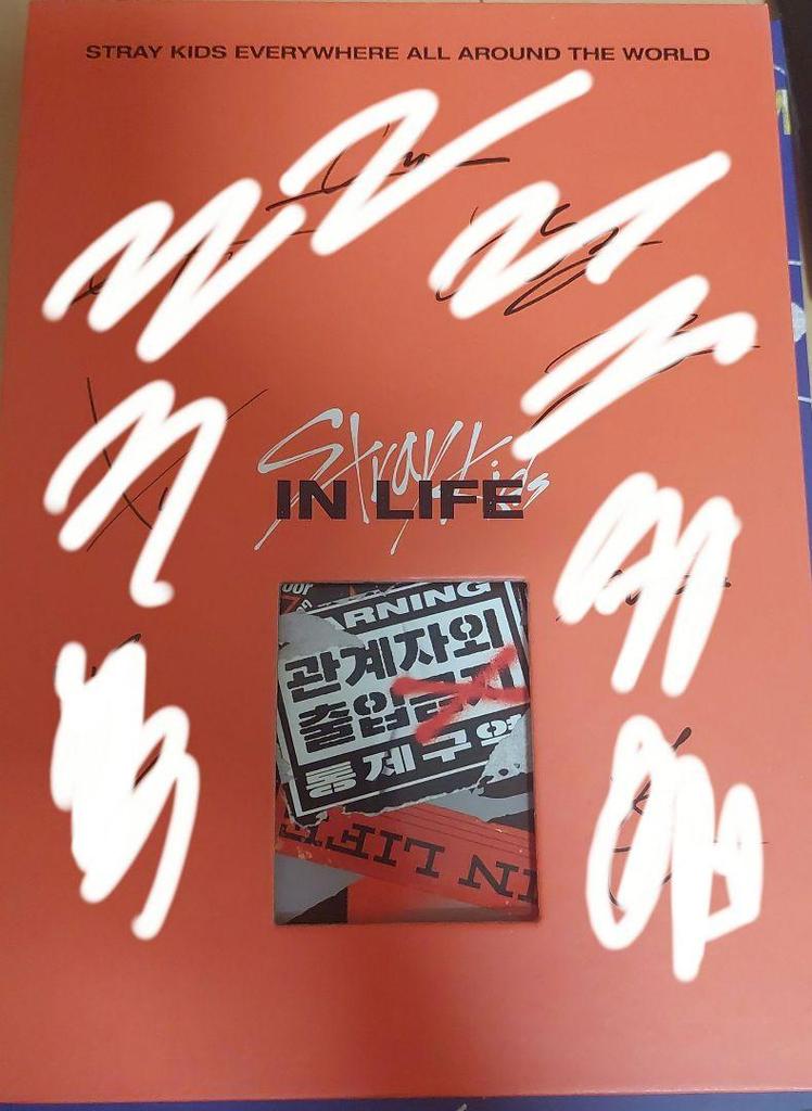 [USED] straykids IN student autographed album