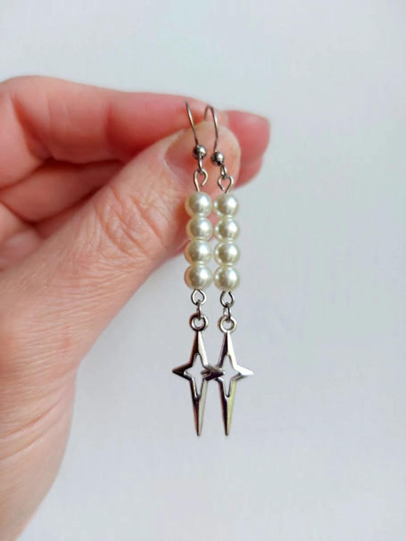 

Retro Temperament Sliver Color Hollow Stars Imitating Pearls Strung Together Tassel Pendant Dangle Earrings for Women Jewelry