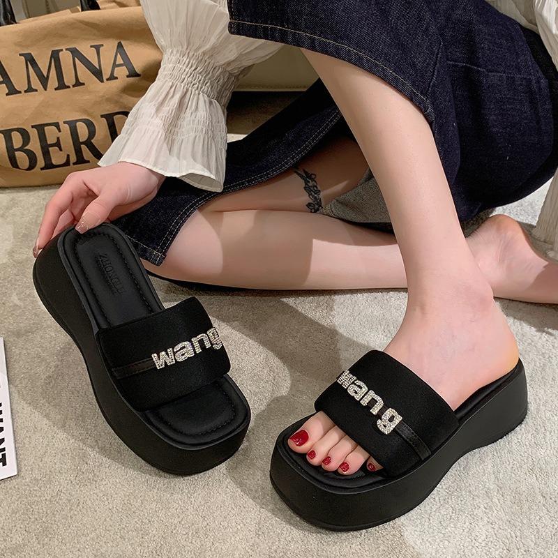 Rhinestone muffin slippers women's summer new outer wear thick bottom heightening one-word drag high-end sandals