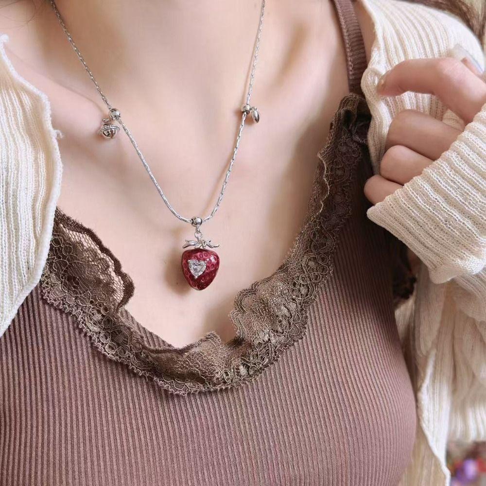 Niche Red Strawberry Love Necklace Girl Clavicle Chain Love Zircon Pendant  Lady