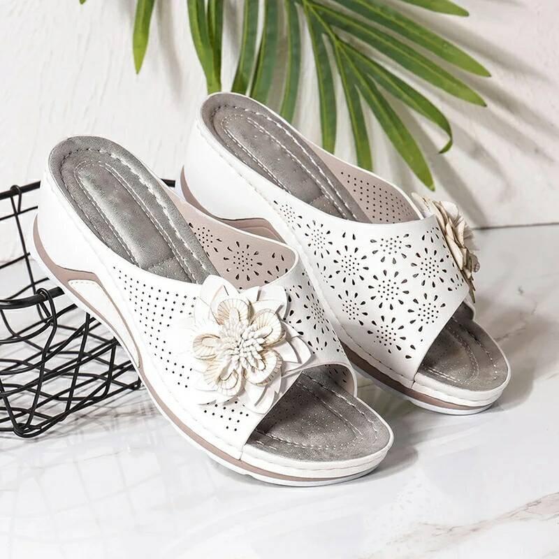 Summer and Autumn New European and American Large-size Wedge Heel Casual Flower Wear One-word Cool Slippers Wholesale