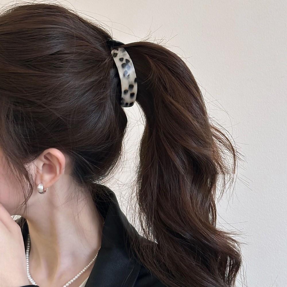 Curved Banana Shape Banana Hair Clip Spring Hinge Vertical Hair Clip Hair Claw Clip Half Up Styles