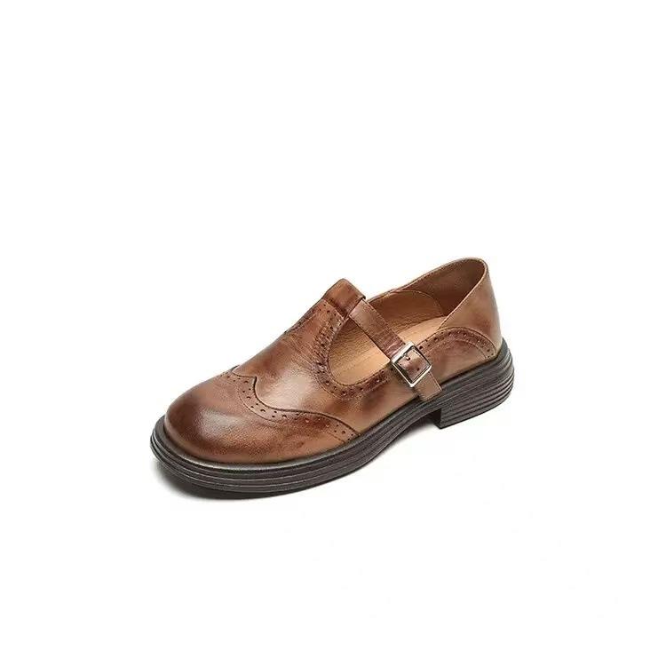 Scarpe basse autunnali con fibbia a T taglia