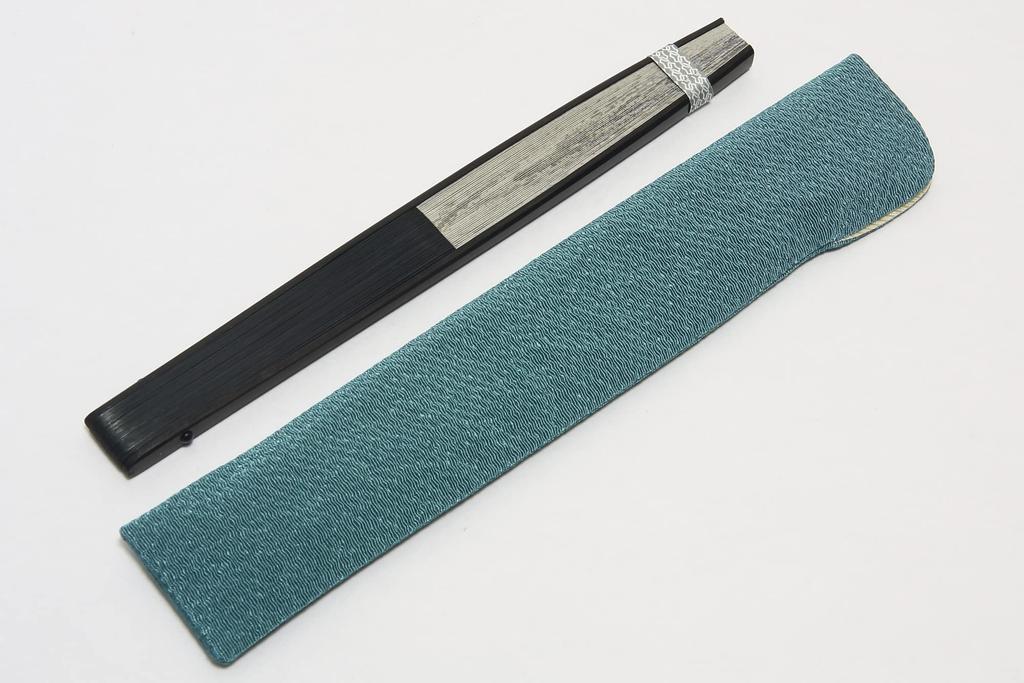 handcrafted by a Kyoto with fan case and paper box wave [Hasegawa] Men's Kyoto-style fan, artisan, (triangular pattern)