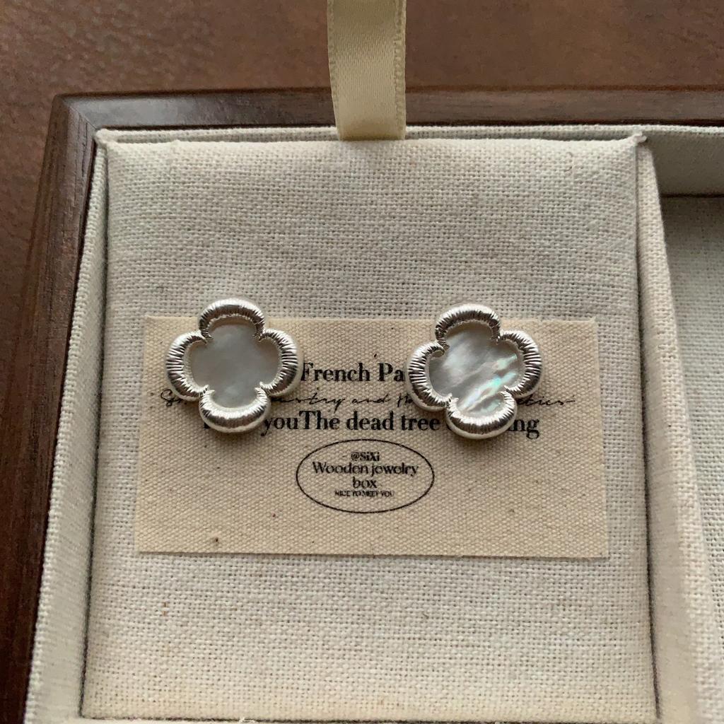 Classic Shell Geometric Stud Earrings Retro Elegance Light Luxury Temperament Versatile Niche Simple Daily Earrings