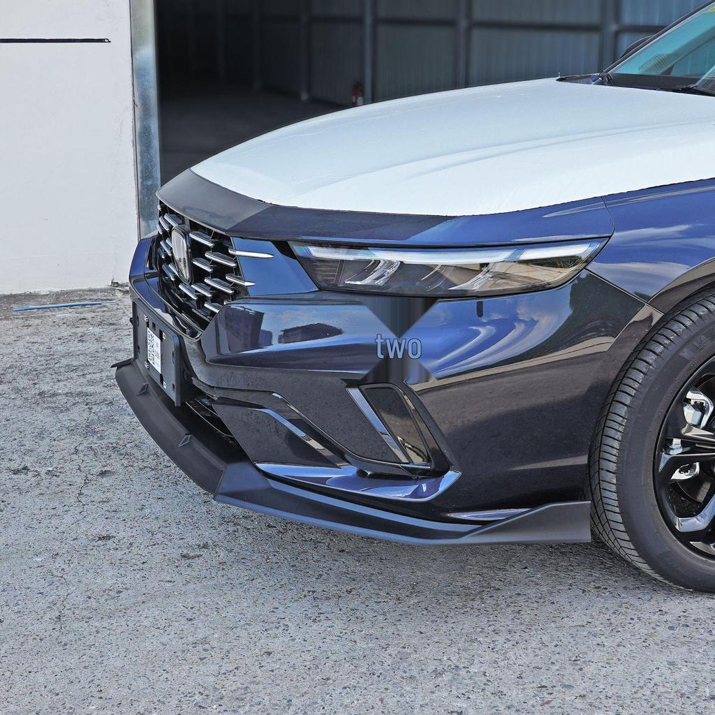 Accord Sport Model 25. generace: Sada bezvrtákových předních splitterů, zadního spoileru, bočních prahů a zadního difuzoru.