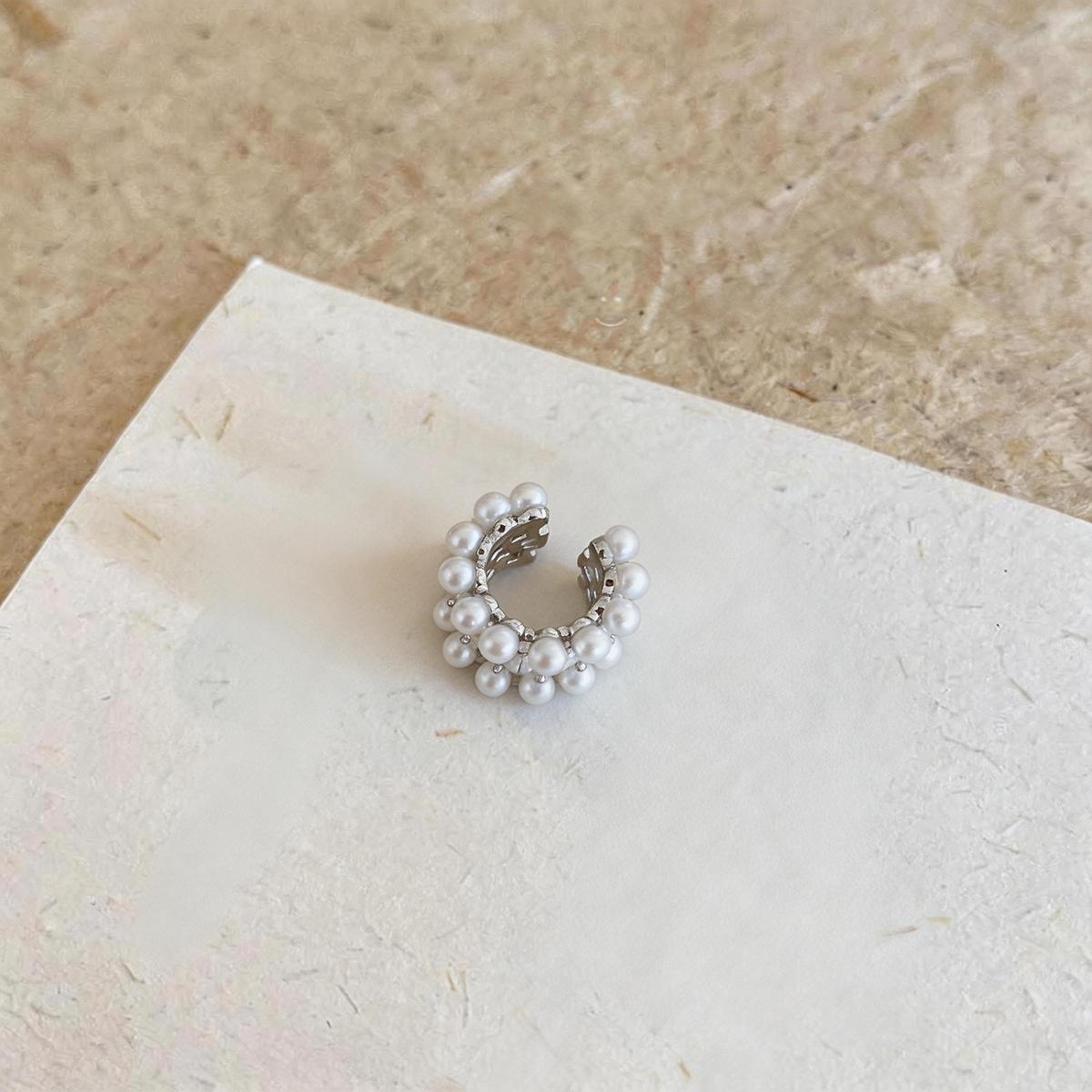 Elegant French Retro Pearl Ear Clip: No Piercing Needed