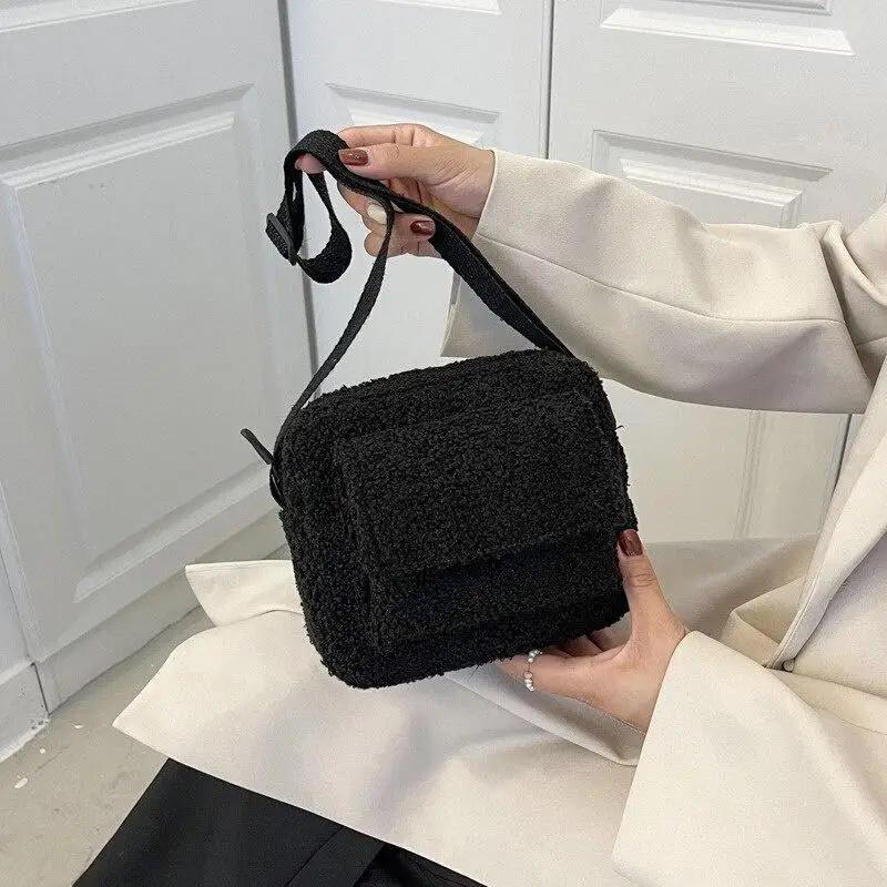 1 Pcs Solid Color Furry One Shoulder Underarm Small Square Bag Popular New Style Trendy And Stylish Wool Plush Women's Bag