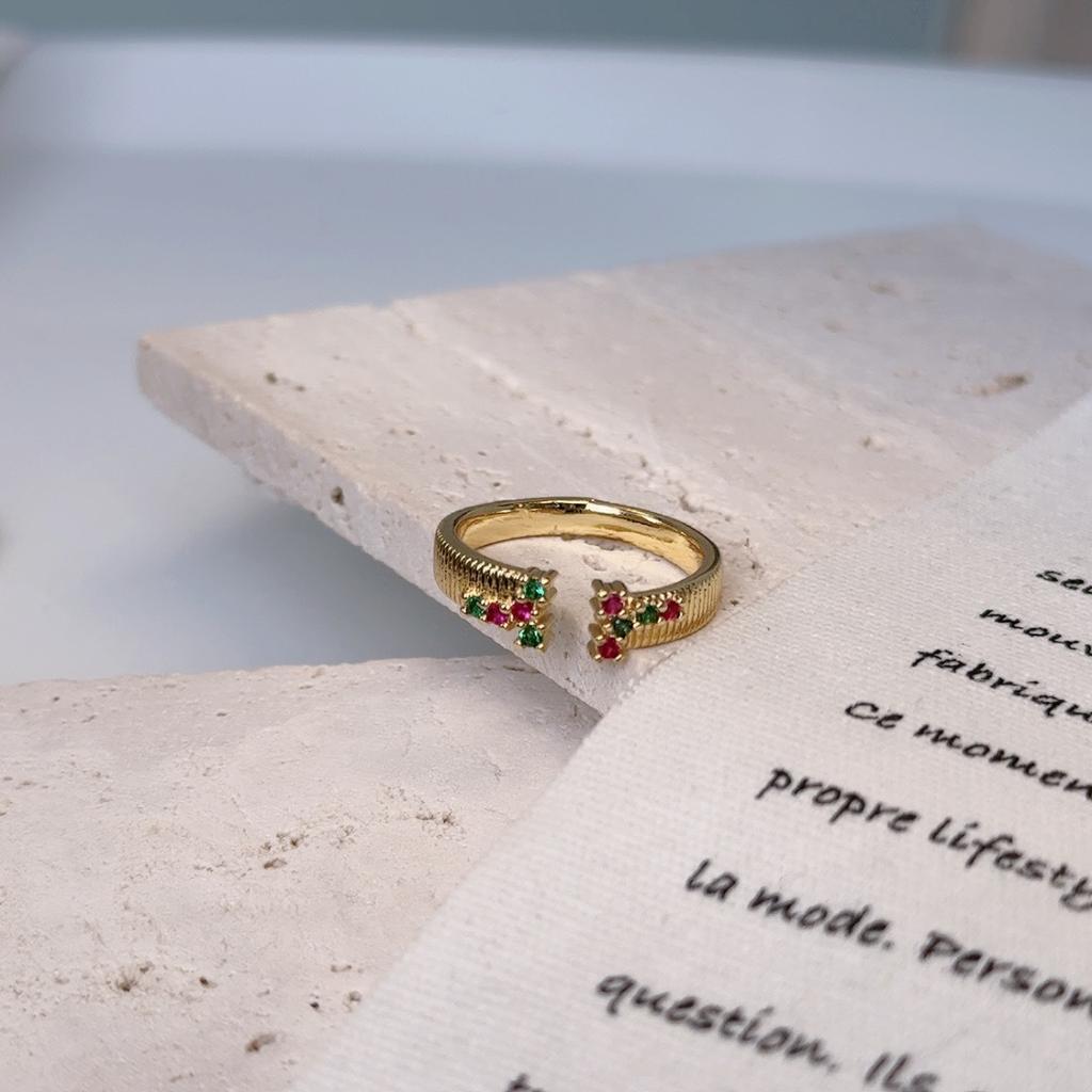 Fashion Light Luxury Retro Colored Treasure Ring Women'S Hollow Lace Niche Design Sense Open Gold-Plated French Personality Ring