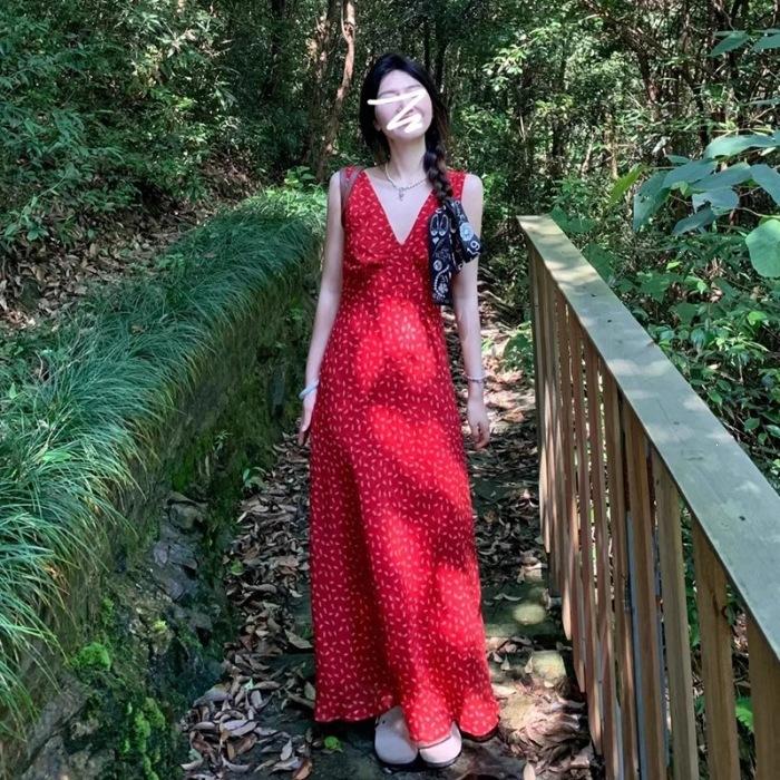 Seaside vacation elegant red V-neck floral sleeveless dress for women, spring 2026 new stylish long dress for women S