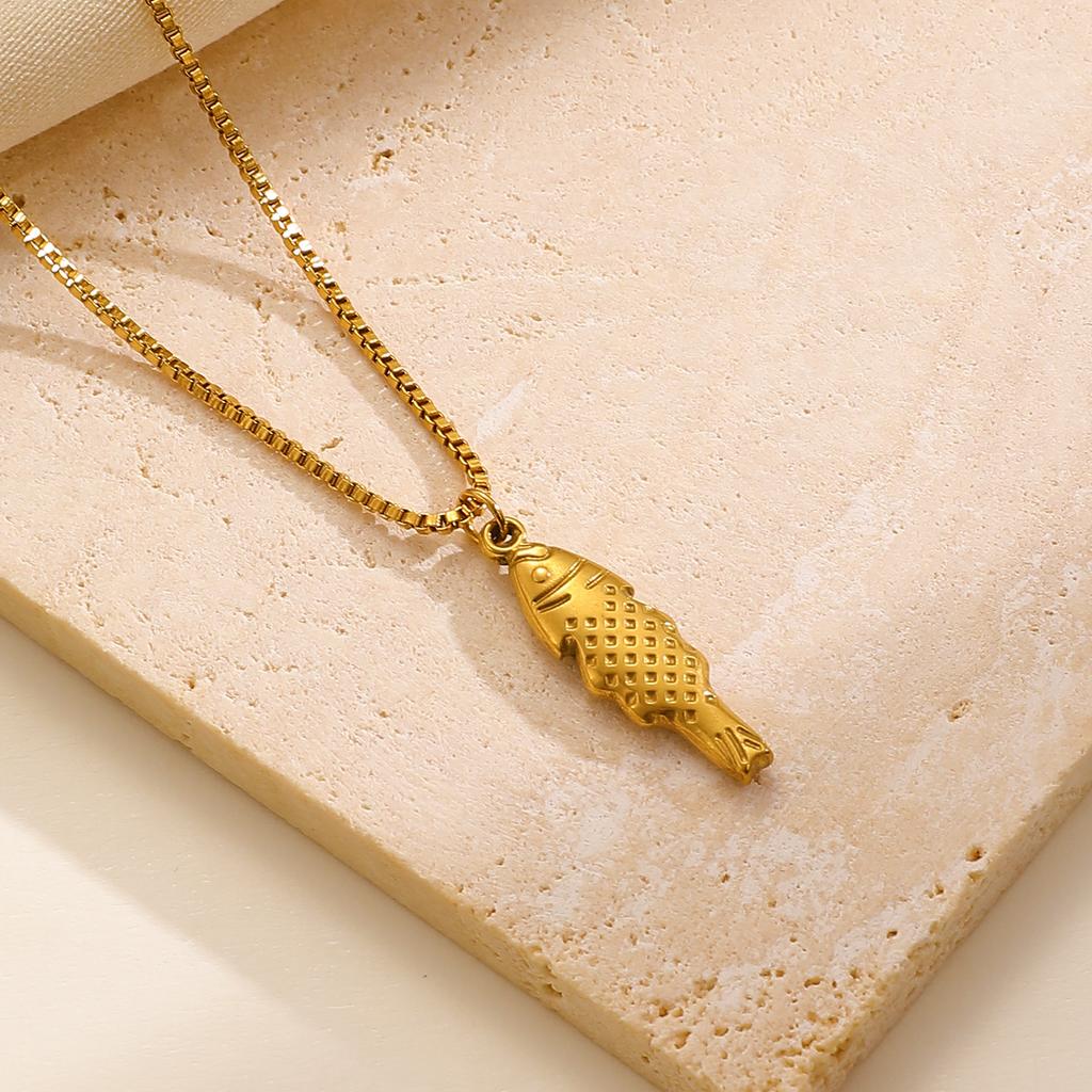 Amazon Beauty Hot-selling Stainless Steel Small Fish Pendant Necklace Personality Fashion High Quality Simple Fish Clavicle Chain