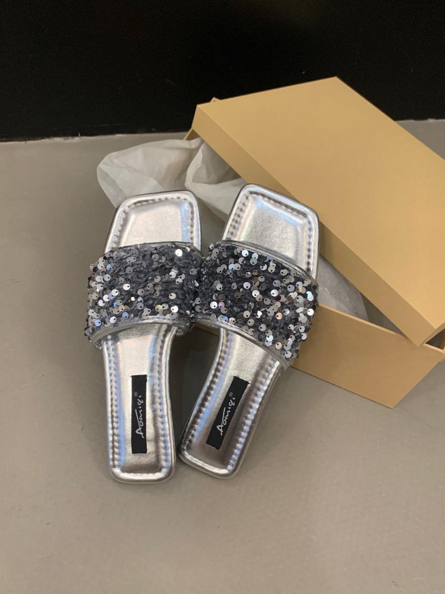 

Премиальные серебристые шлепанцы на мягкой подошве, новинка лета 2025, женские сандалии с плоской подошвой, украшенные стразами и пайетками снаружи, для создания образа с темпераментом 43 серебряный