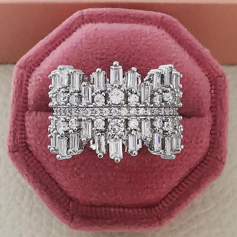 Dai Xi Unregelmäßiger Mikro-Pavé Zirkonia Ring - Luxus Europäischer/Amerikanischer Damenschmuck R6511