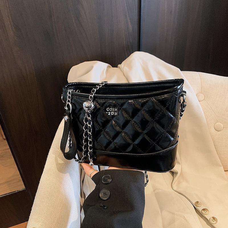 New Fashion Trend Rhombus Embroidery Thread Stray Bag Single Shoulder Oblique Span Chain Bag Fashion
