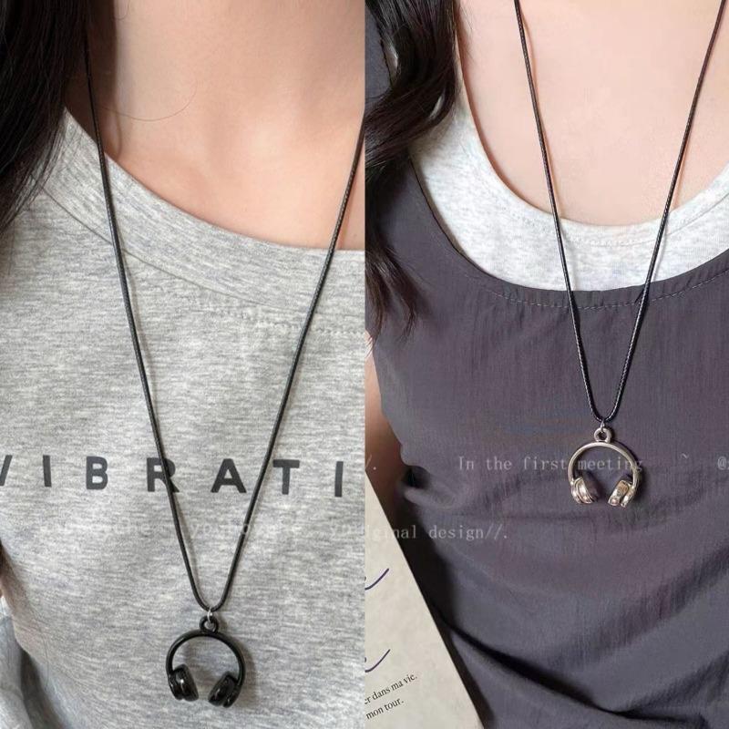 Simple Dripping Oil Headphone Pendant Necklace Niche Design Versatile Casual Sweater Chain Jewelry