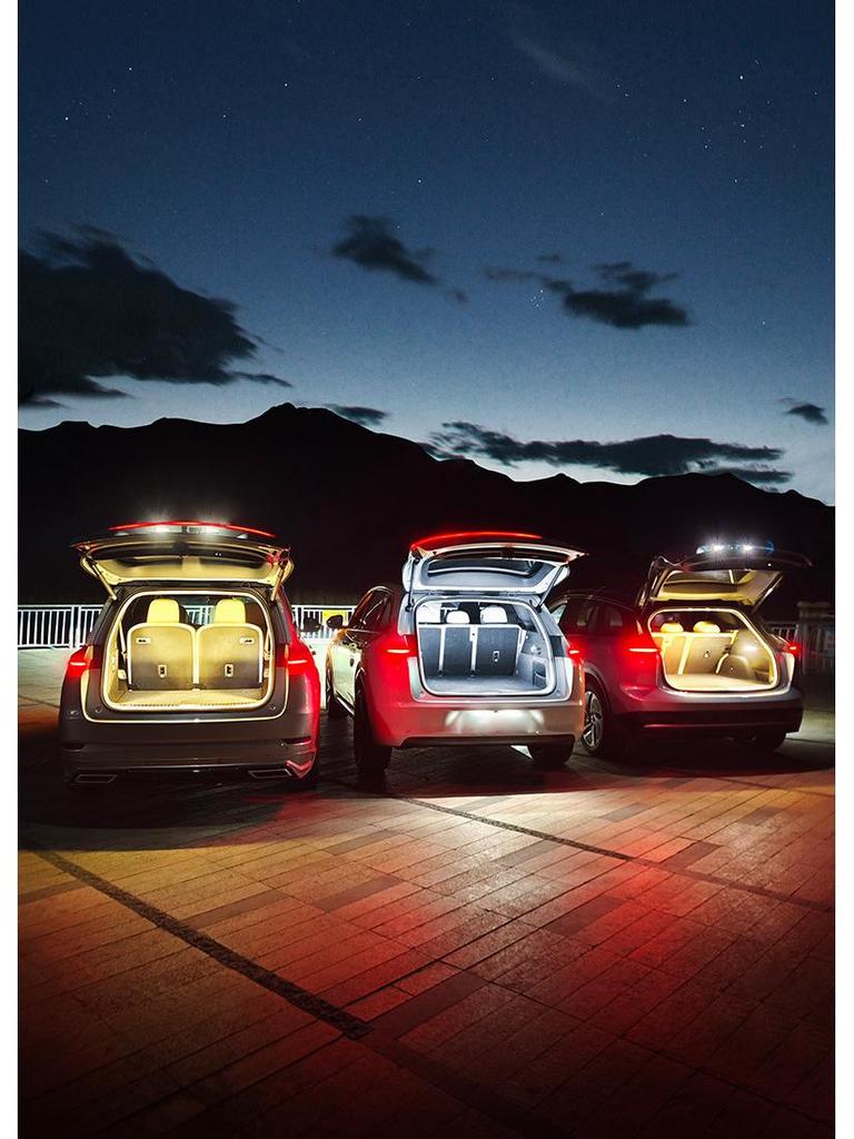 Universal LED Flowing Car Trunk Light with Automatic Induction