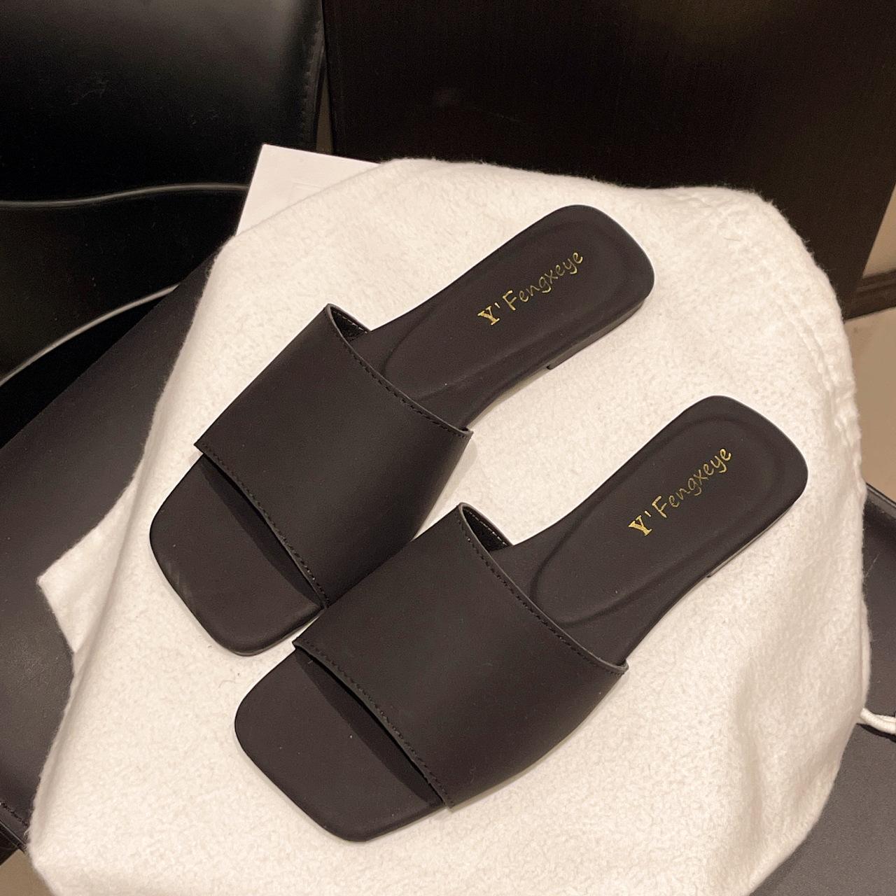 

Cool slippers women s outer wear 2025 spring new simple and versatile women s square head flat bottom non-slip beach one-word slippers 41 хаки