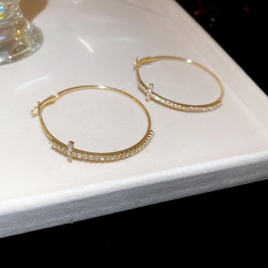 Korean Style Zircon Round Pendant Earrings: Light Luxury, Versatile, and Chic.