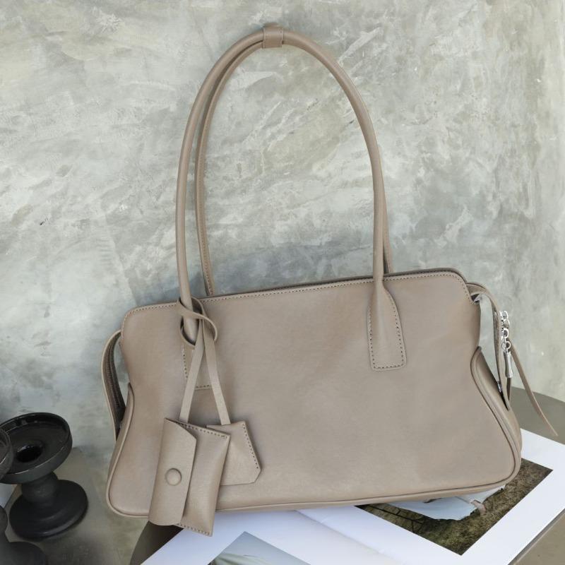 Underarm Bag with A High-end Feel, Hand-held Pillow Women's Bag, and Single-shoulder Baguette Bag Are Popular