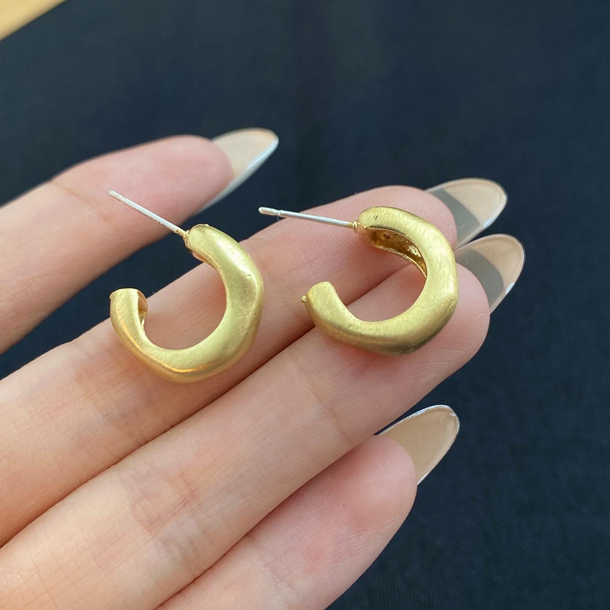 Simple Texture Matte Brushed C-Shaped Stud Earrings Light Luxury High-End Earrings Niche Earrings