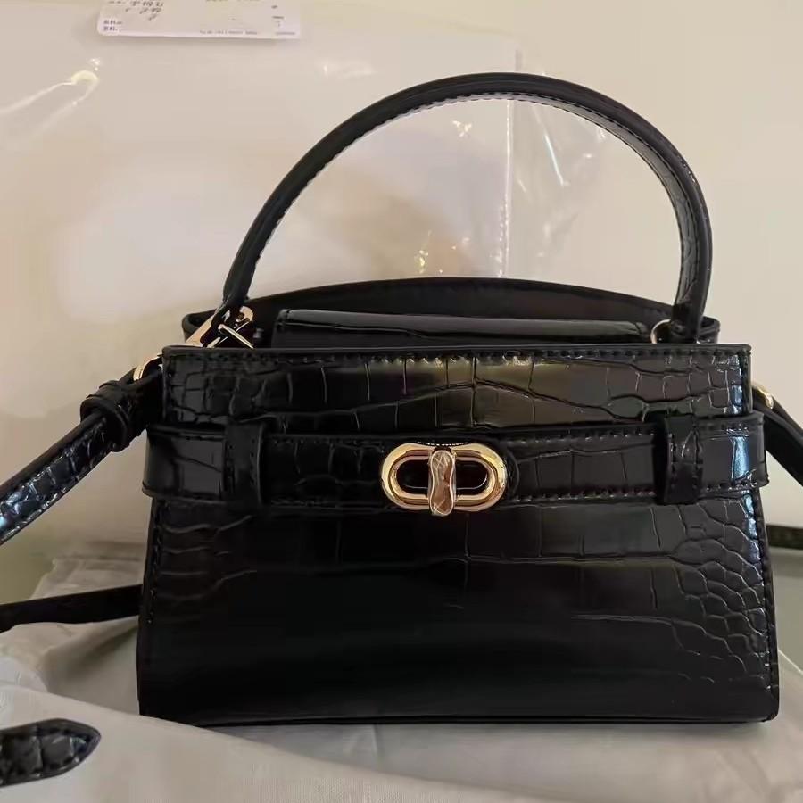 

Сумка женская высококачественная с тиснением под крокодила, маленькая квадратная сумка с замком, новая осенне-зимняя сумочка, сумка-мессенджер для通勤 чёрный