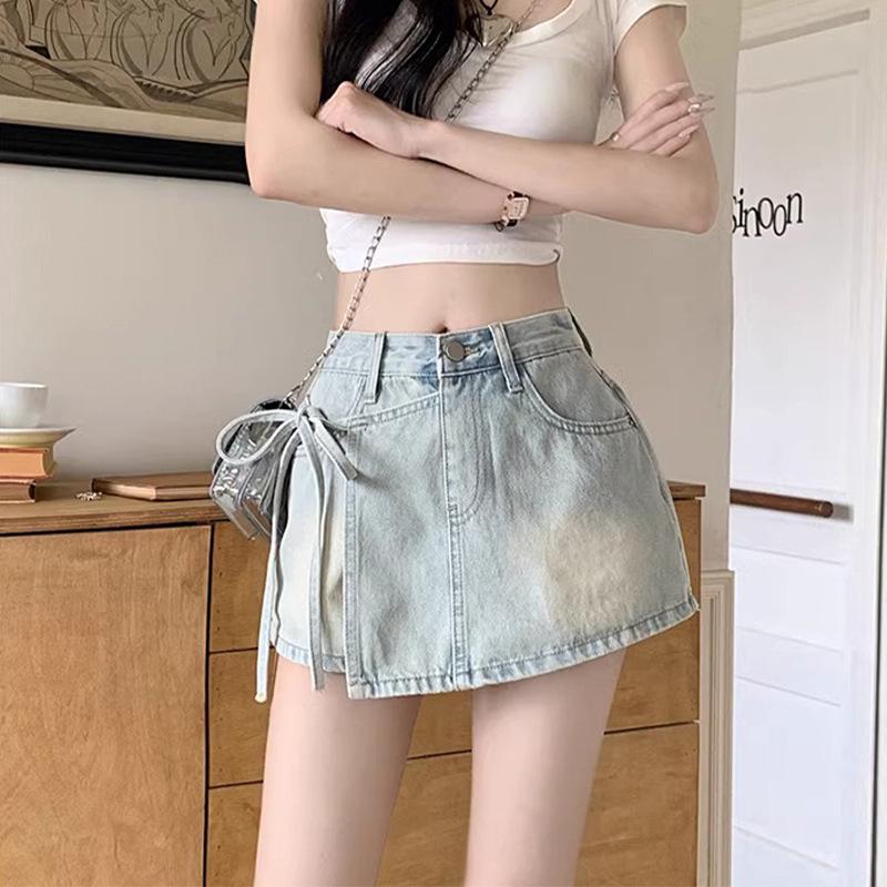 

Женская юбка А-силуэта из светлого денима - Лето 2024, с высокой талией, стройнящая, короткая юбка-шорты с неровным краем L