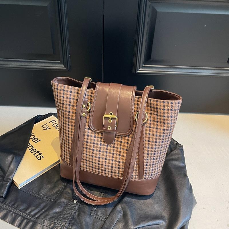 Large Capacity Commuter Tote Bag Women's Leisure New Versatile Shoulder Shopping Bag Fashion Backpack